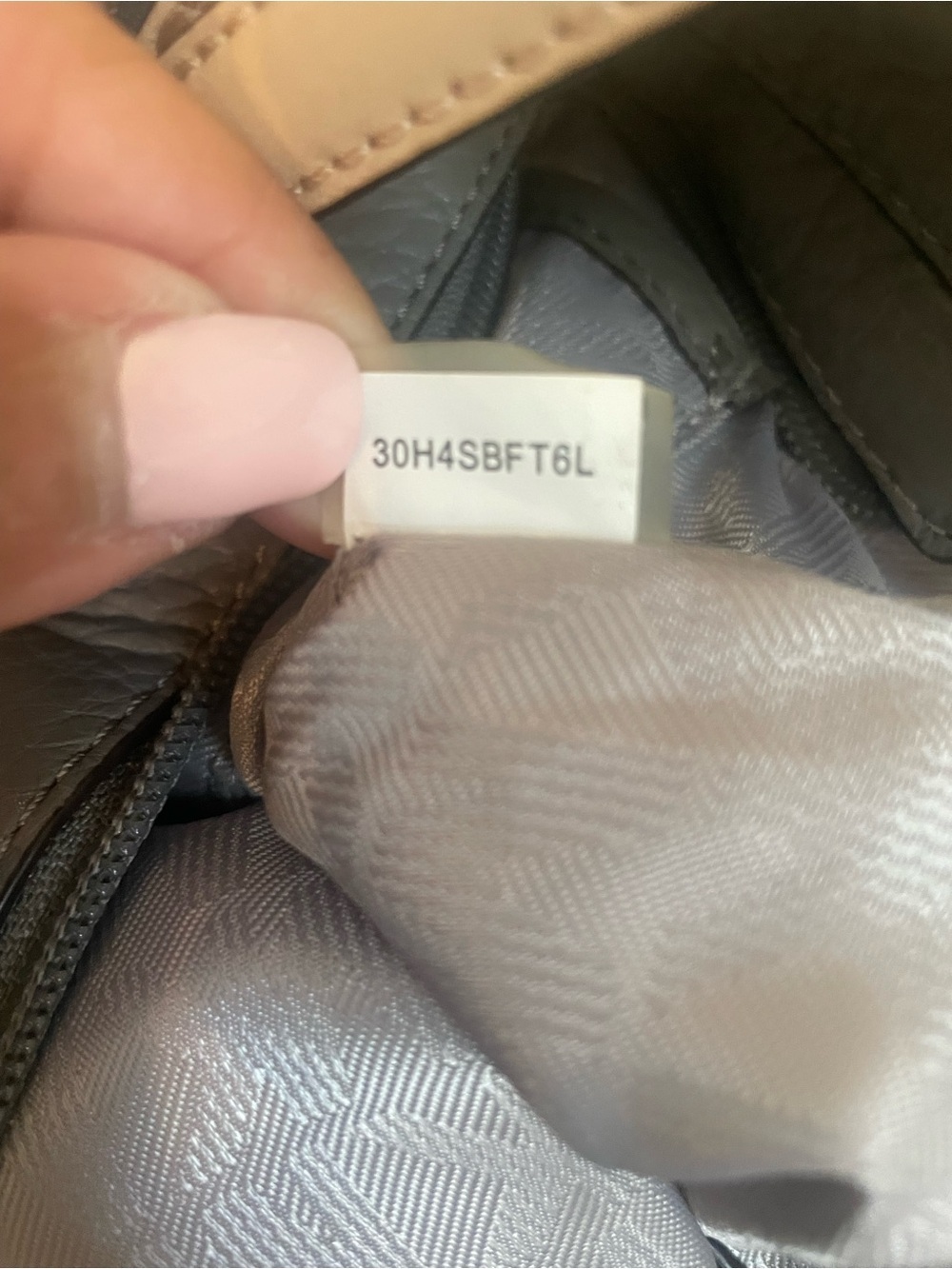 Michael Kors Bedford Pearl Grey Pebbled Leather Tote Bag EUC - Picture 9 of 9